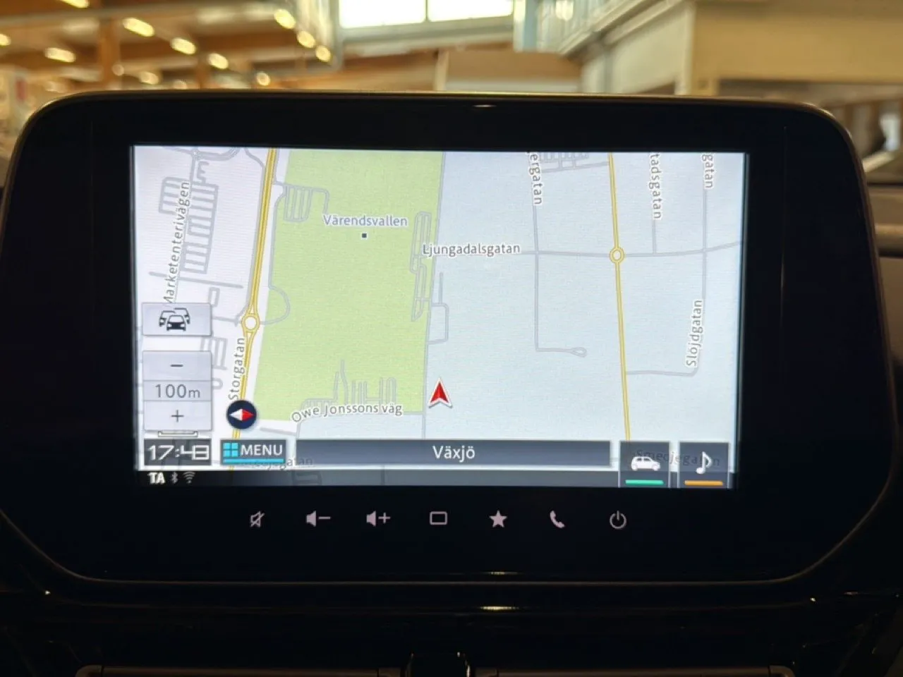 Vehicle image 10