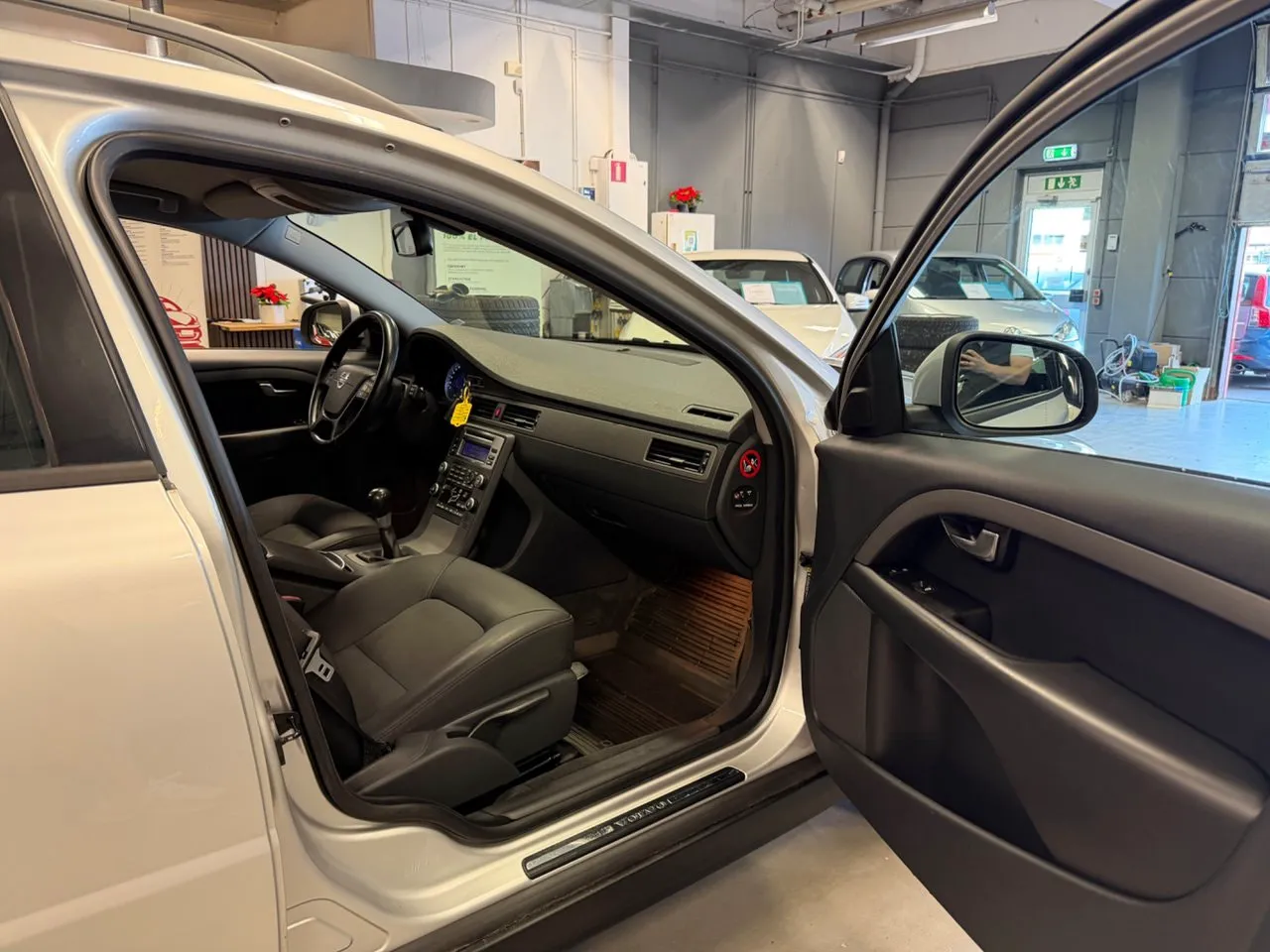 Vehicle image 17
