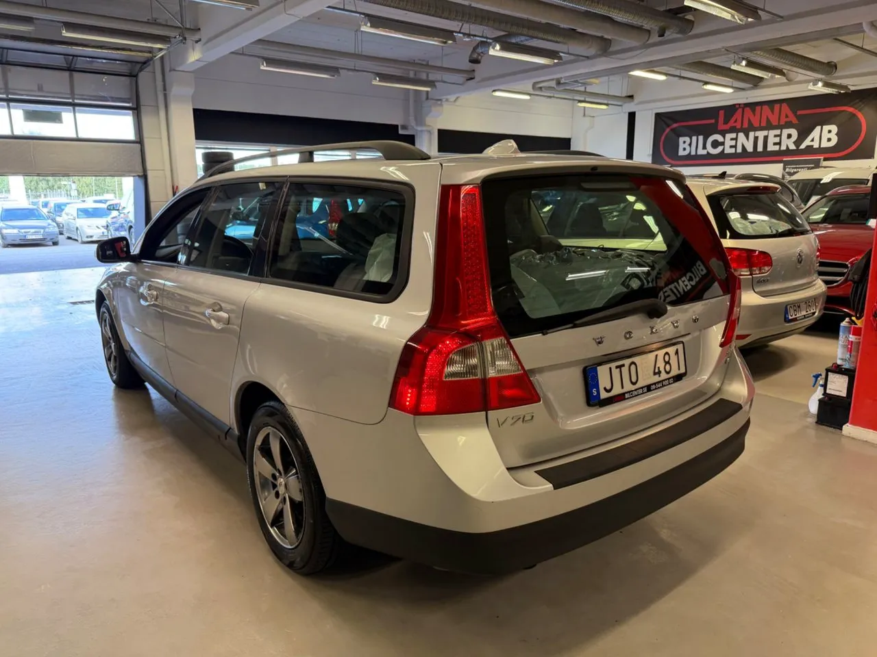 Vehicle image 6