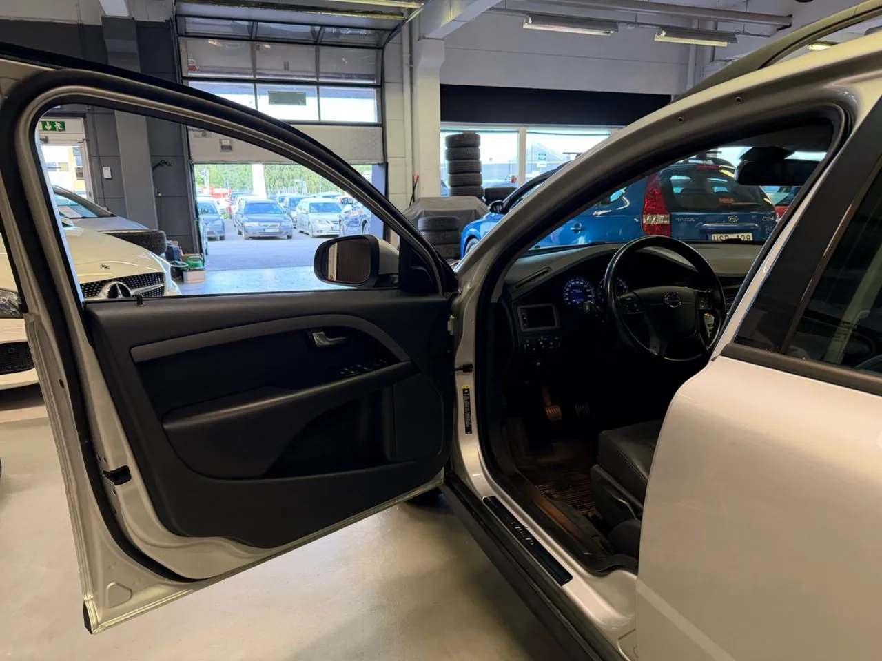 Vehicle image 7