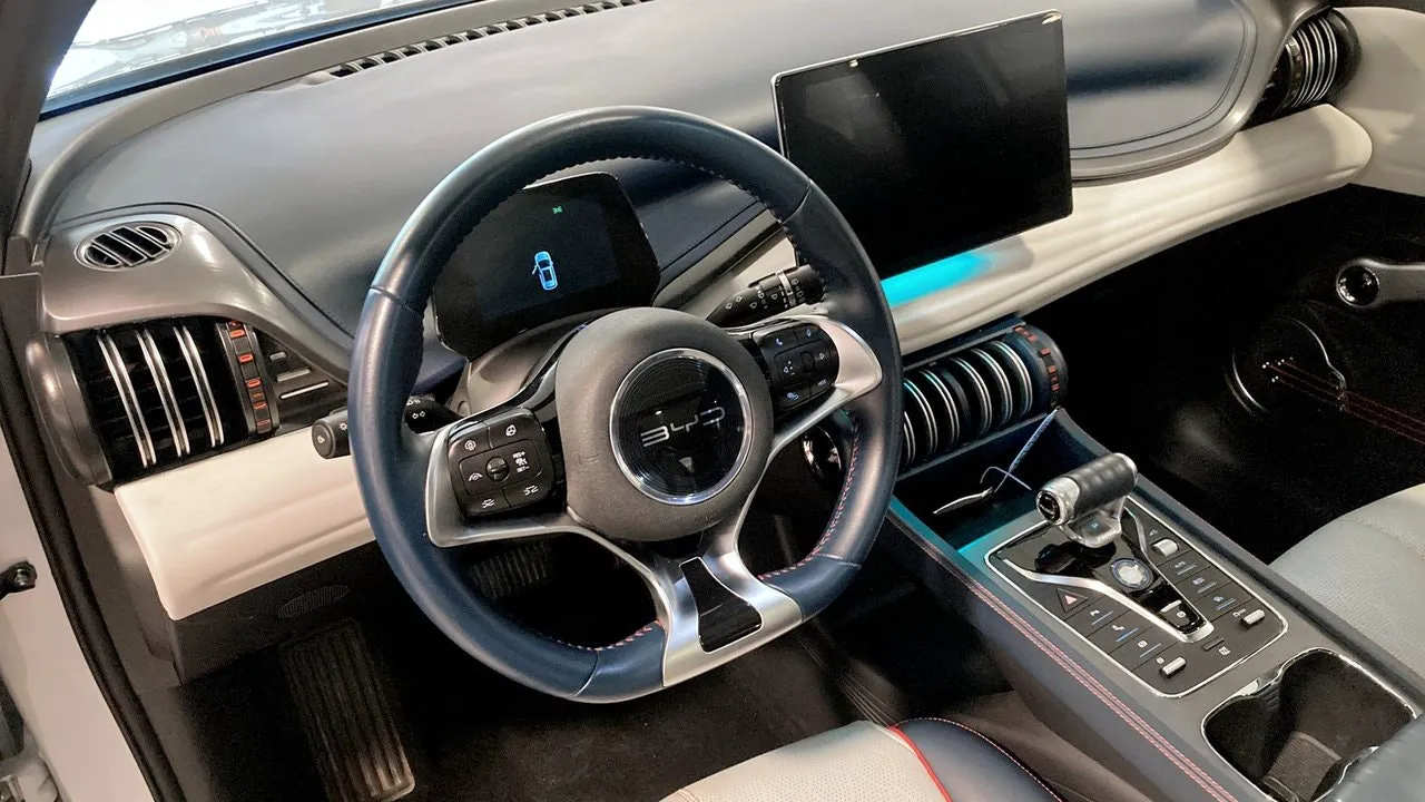 Vehicle image 4
