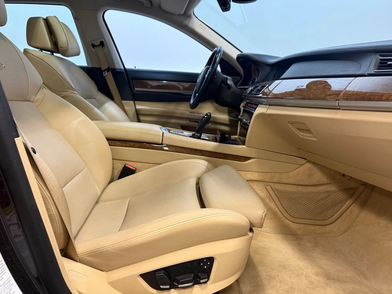 BMW 750 bild 5