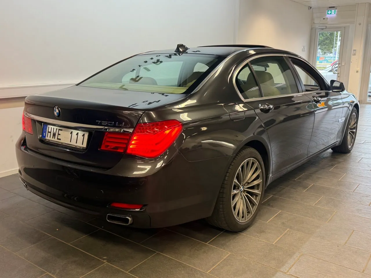 Vehicle image 13