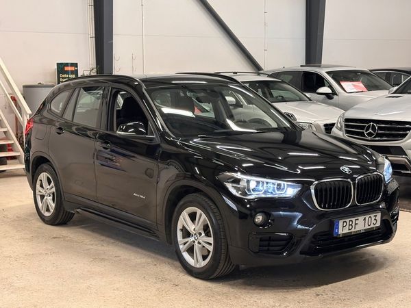 BMW X1 XDRIVE18D 150HK SPORT LINE DRAG KAMERA HIFI PDC 1 ÄGARE - 2017