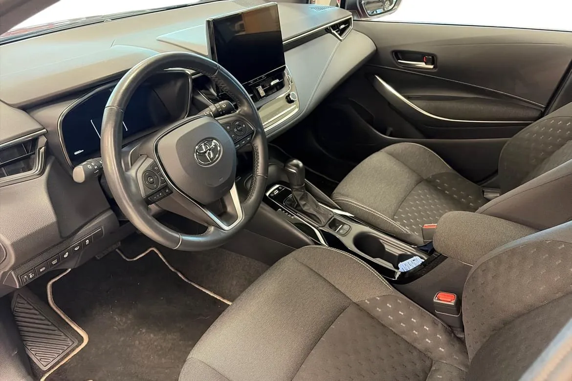 Vehicle image 10