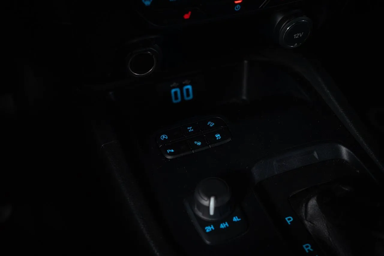 Vehicle image 28