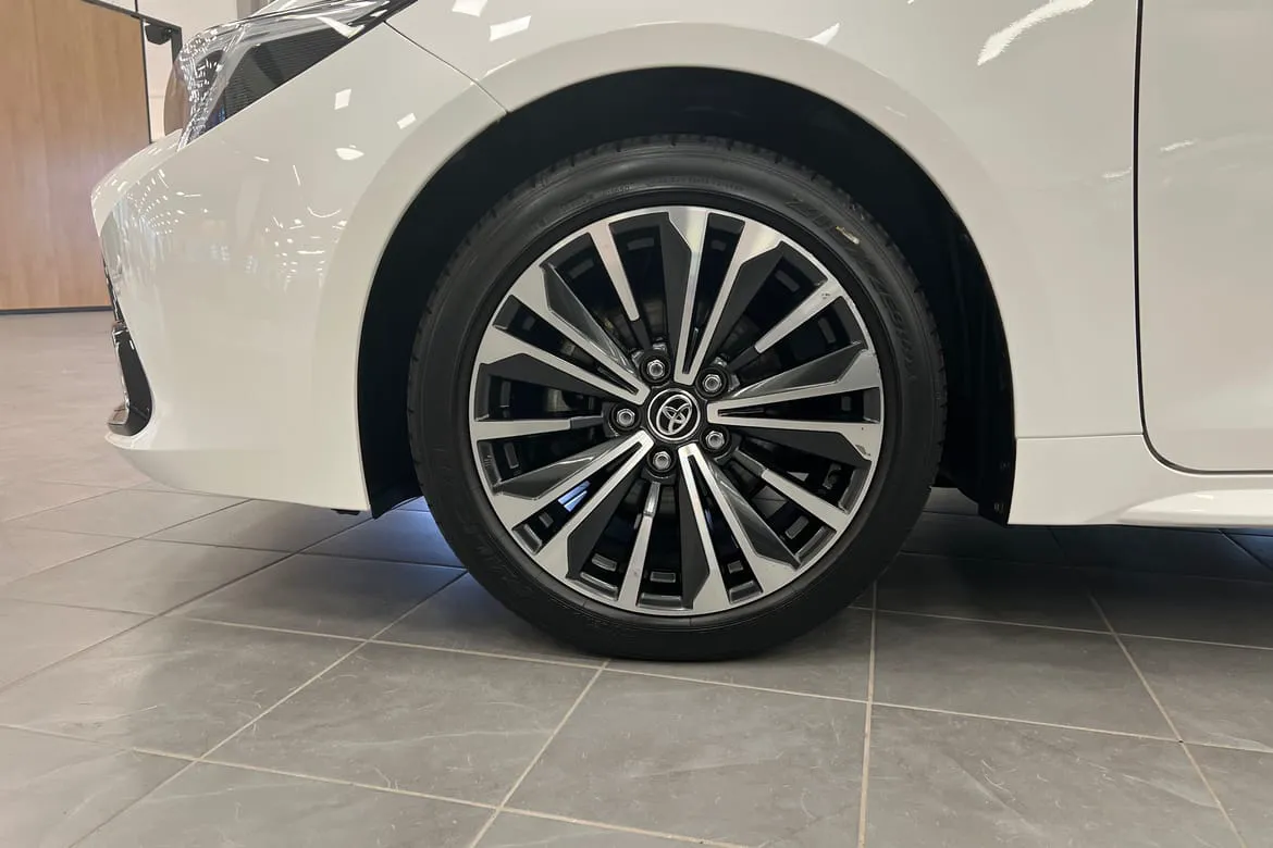 Vehicle image 16