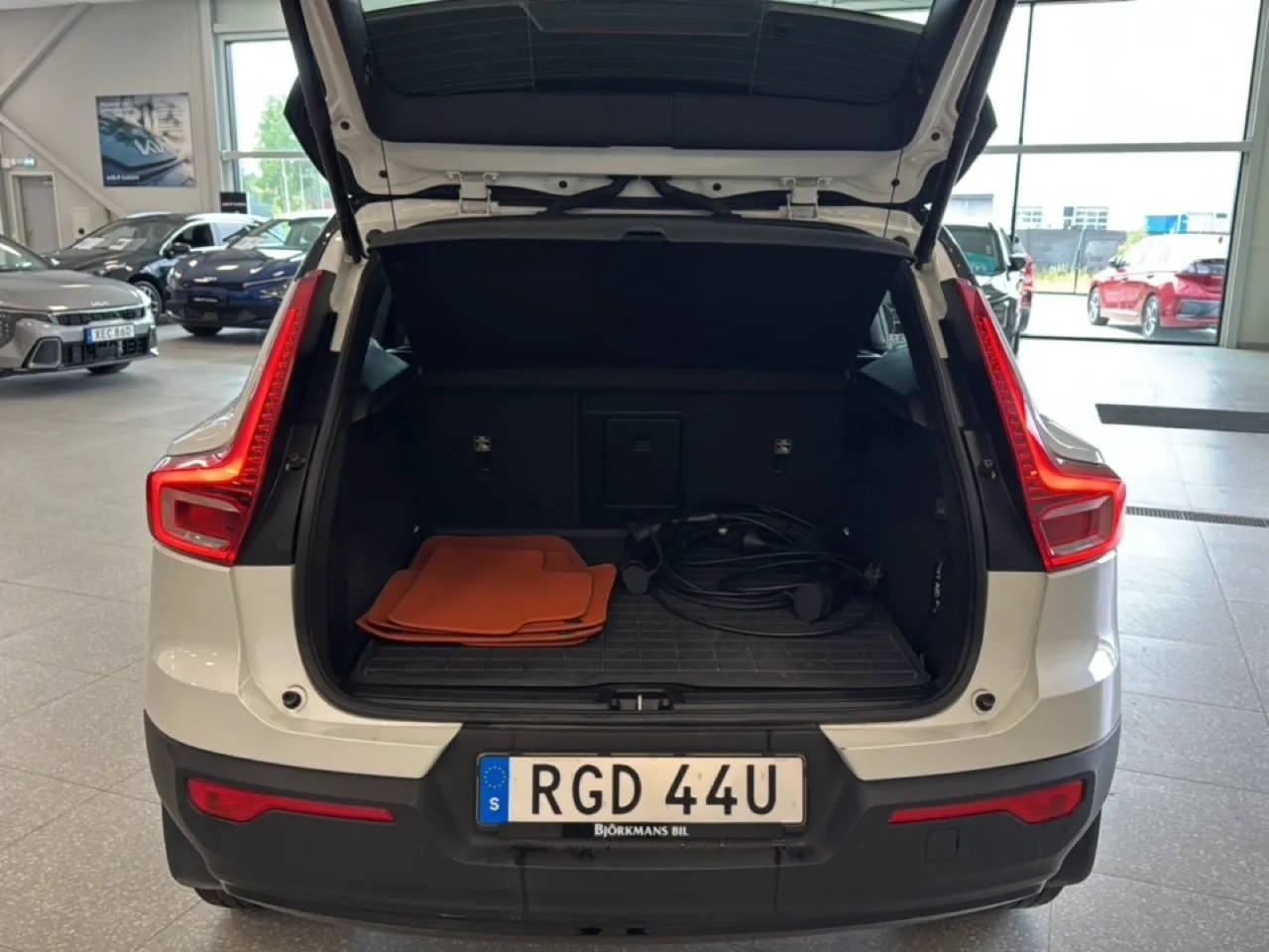 Vehicle image 13
