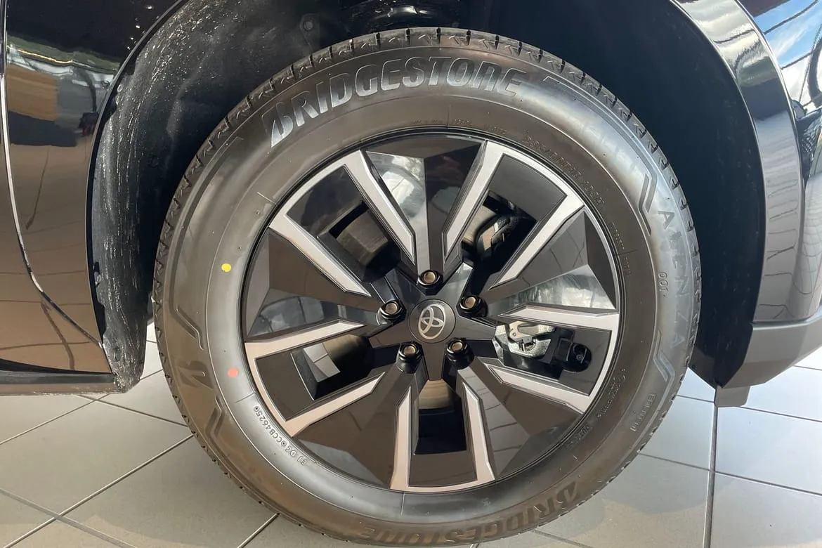 Vehicle image 16