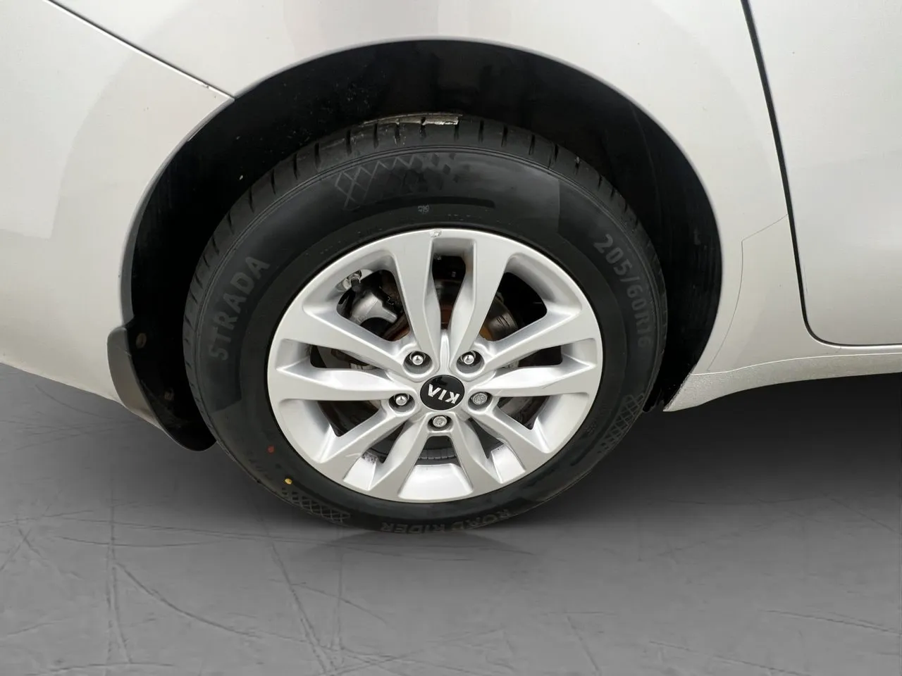 Vehicle image 25