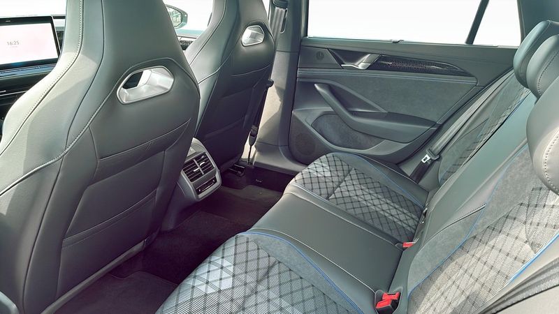 Volkswagen Passat bild 11
