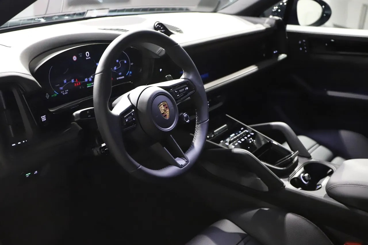 Vehicle image 8