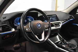 BMW 330 bild 9