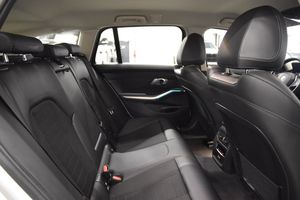 BMW 330 bild 13