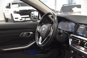 BMW 330 bild 8