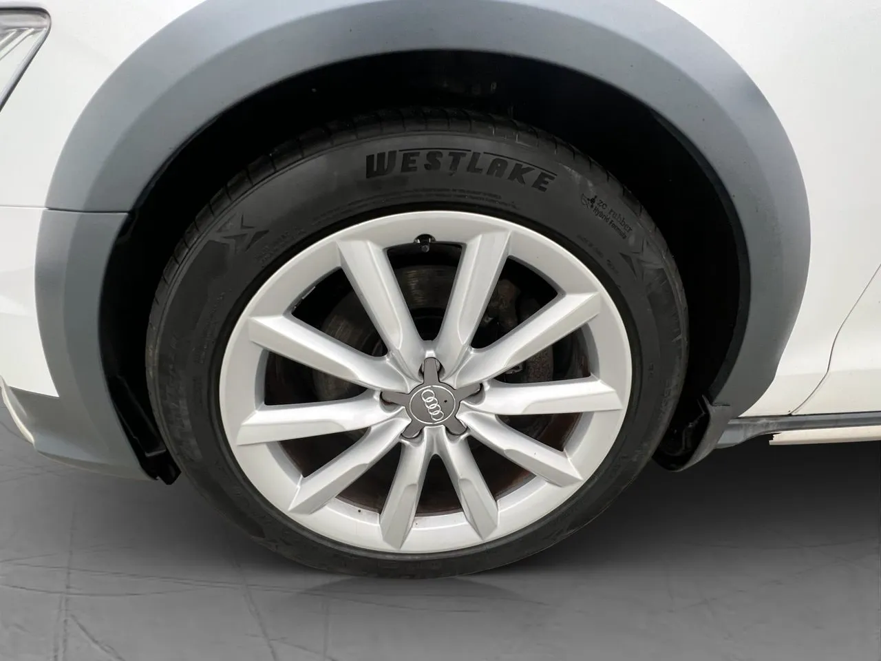 Vehicle image 25