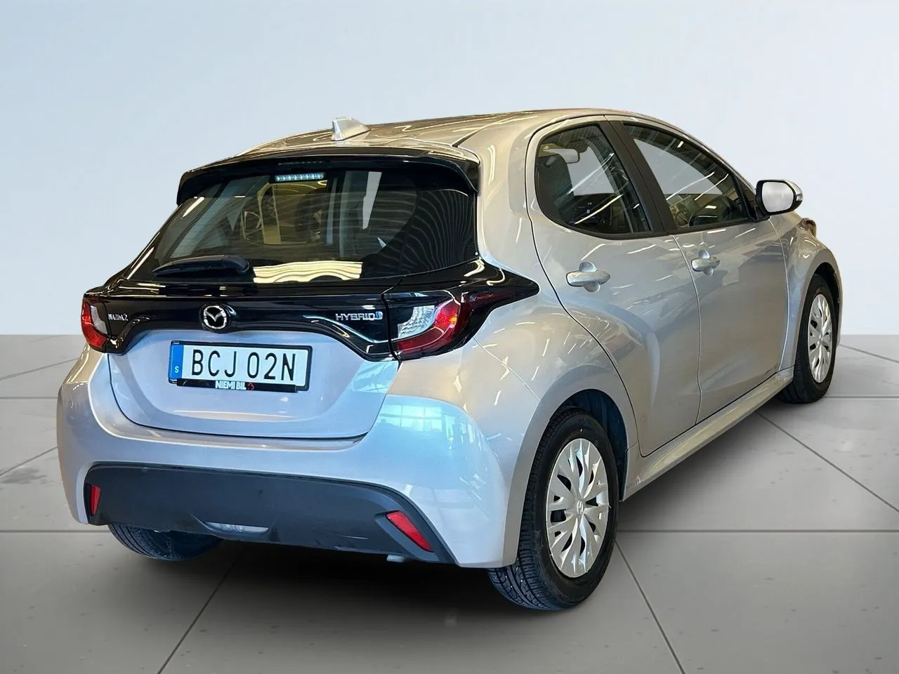 Vehicle image 5