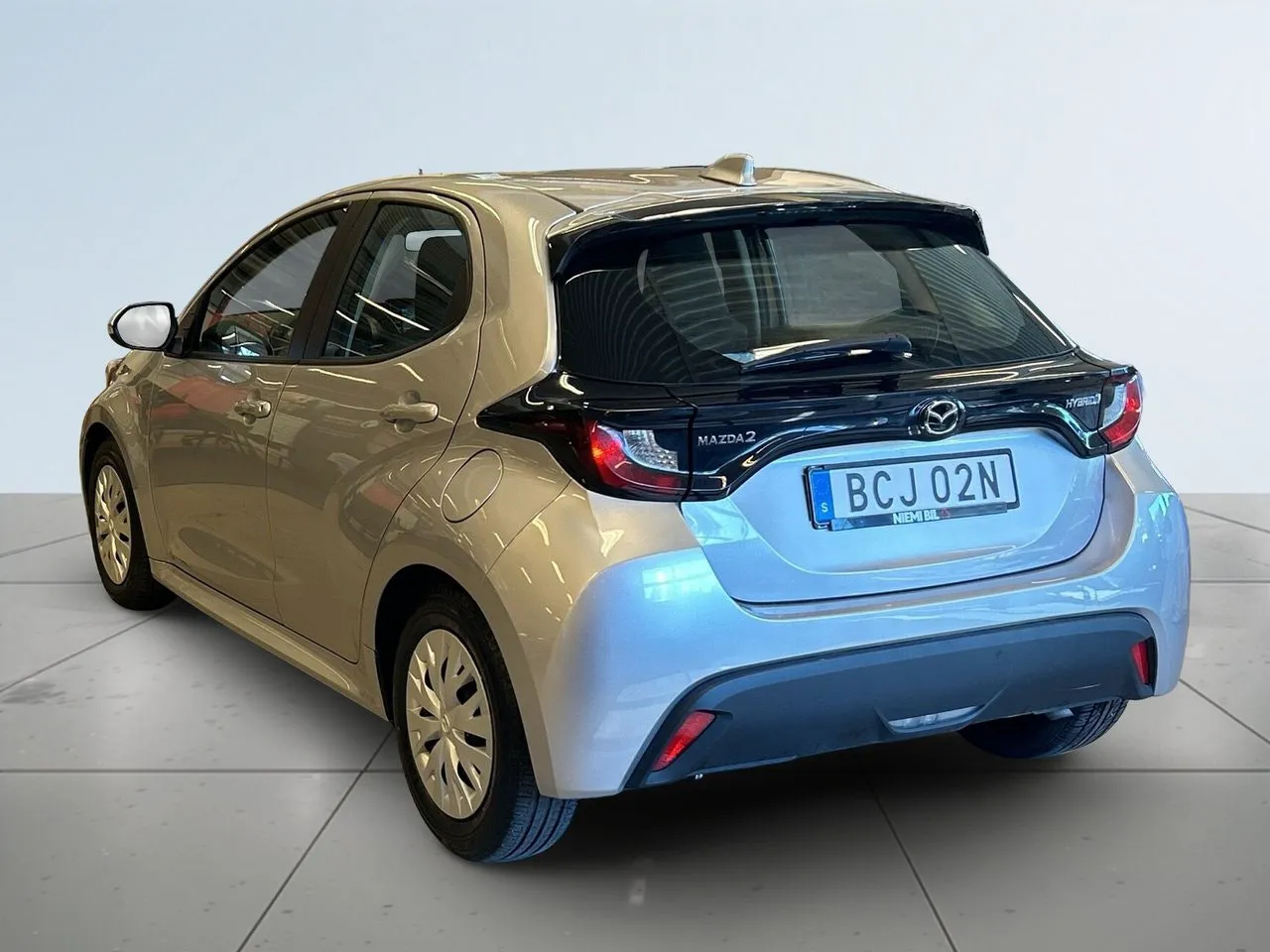 Vehicle image 4