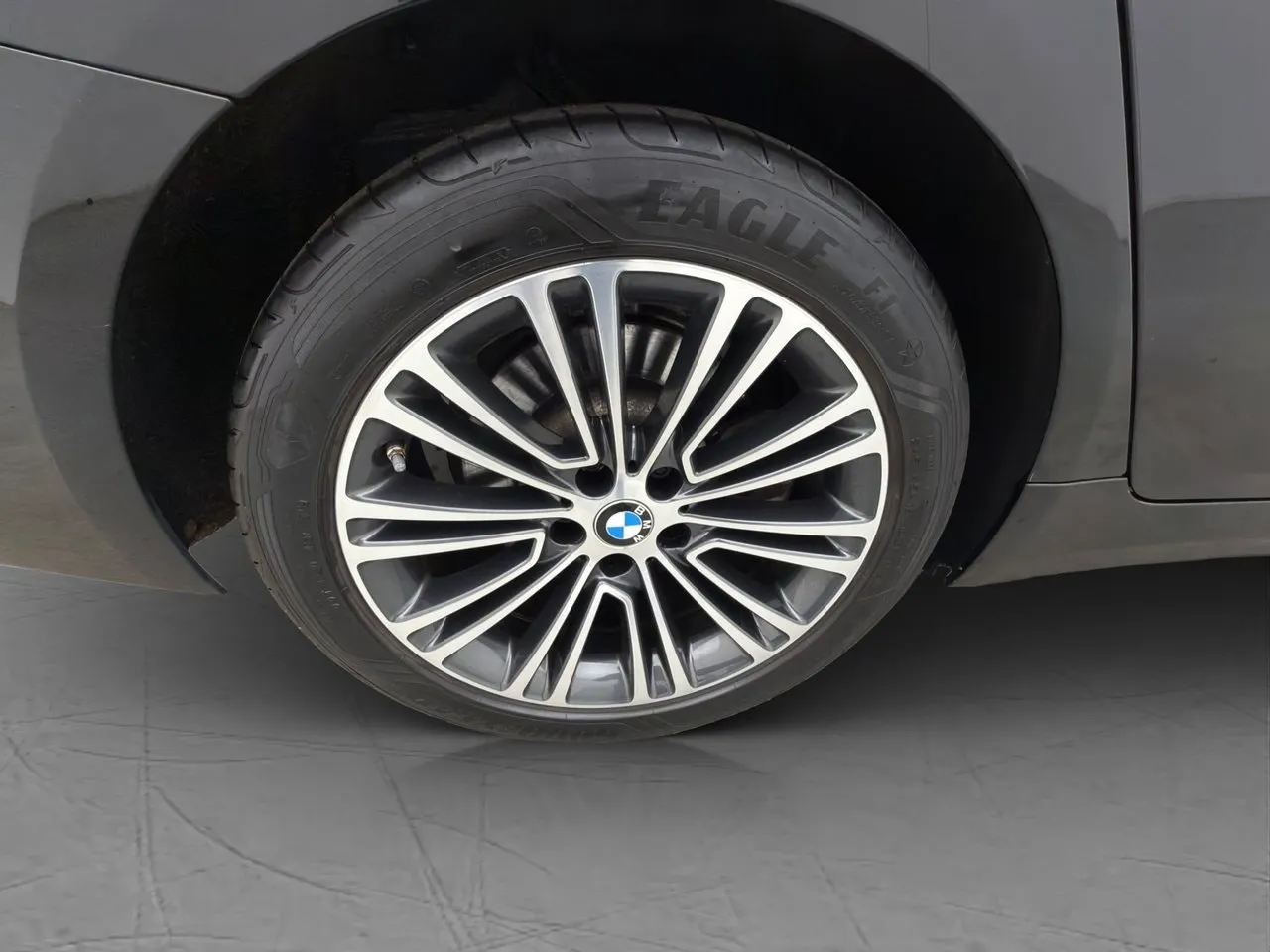 Vehicle image 32