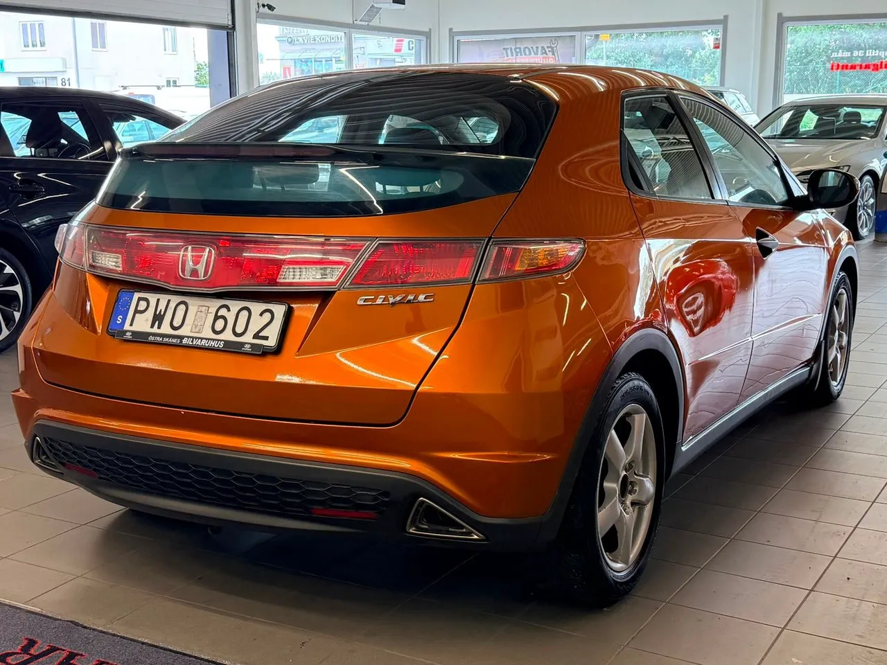 Vehicle image 14