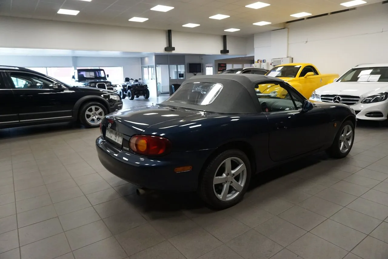 Vehicle image 16
