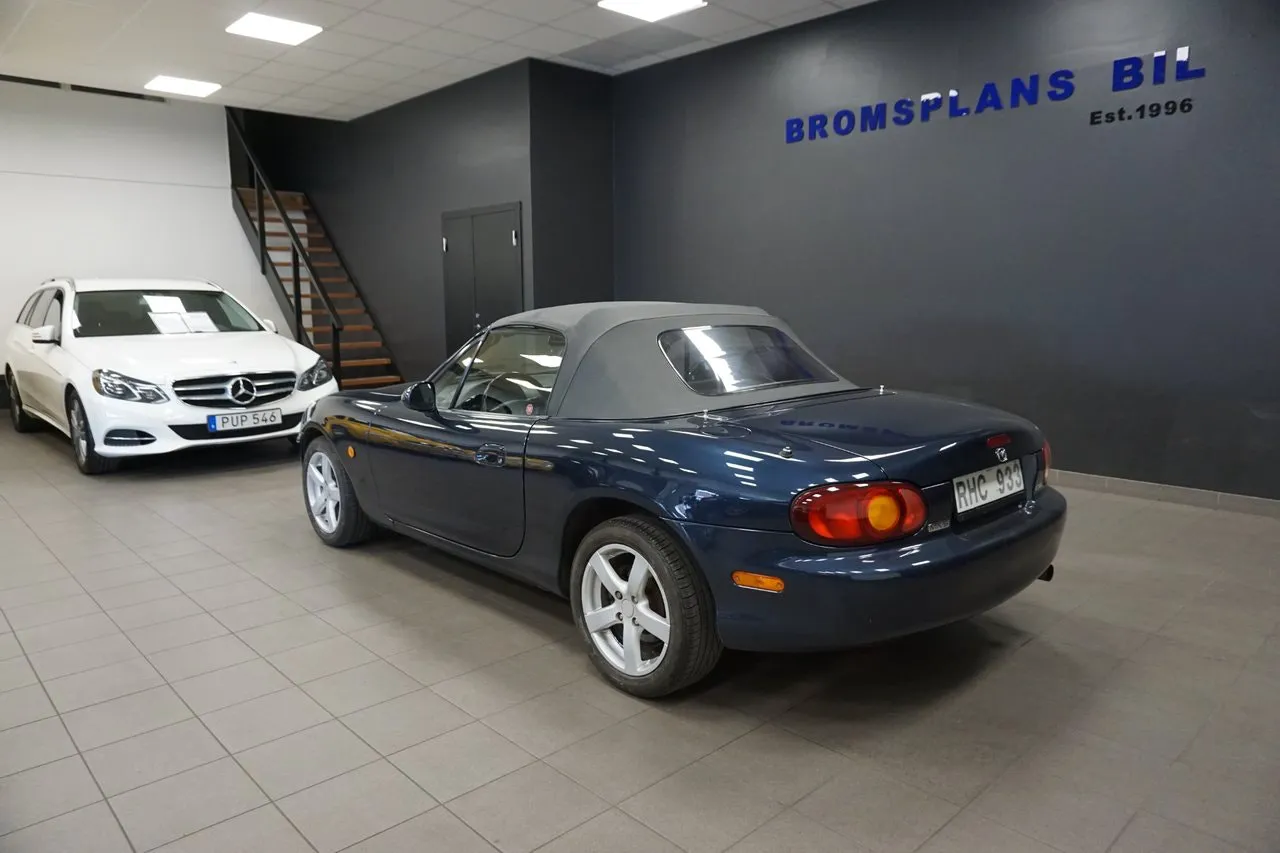 Vehicle image 14