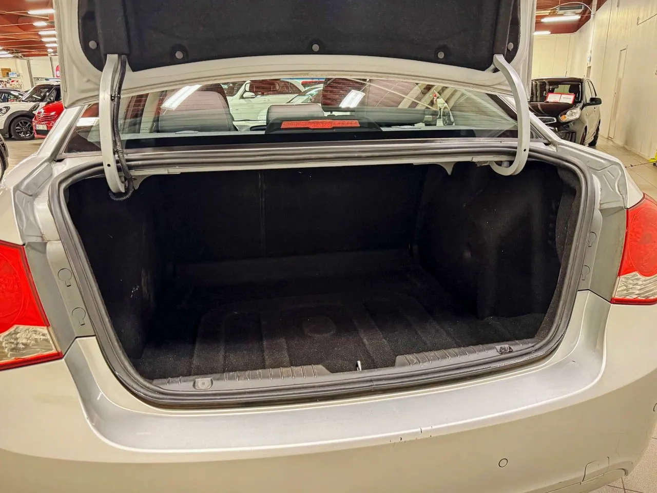 Vehicle image 5
