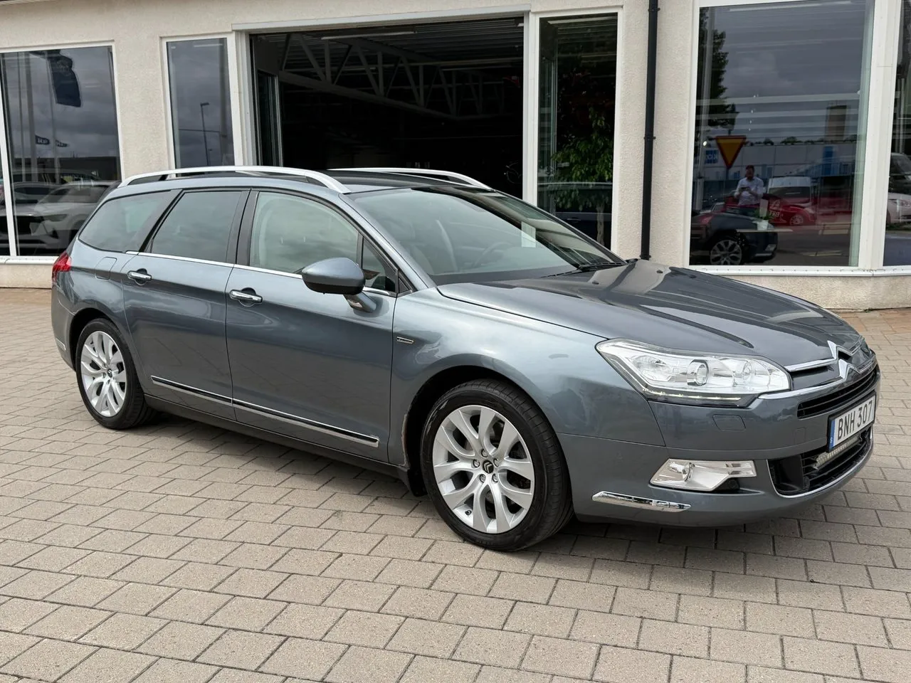 Vehicle image 2