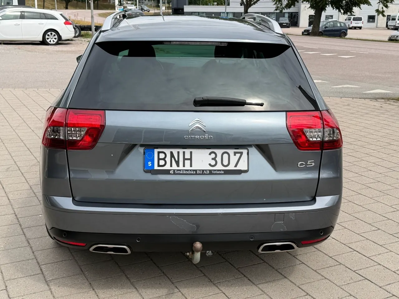Vehicle image 4