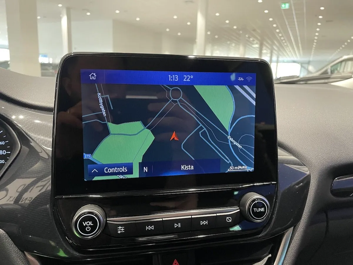 Vehicle image 13