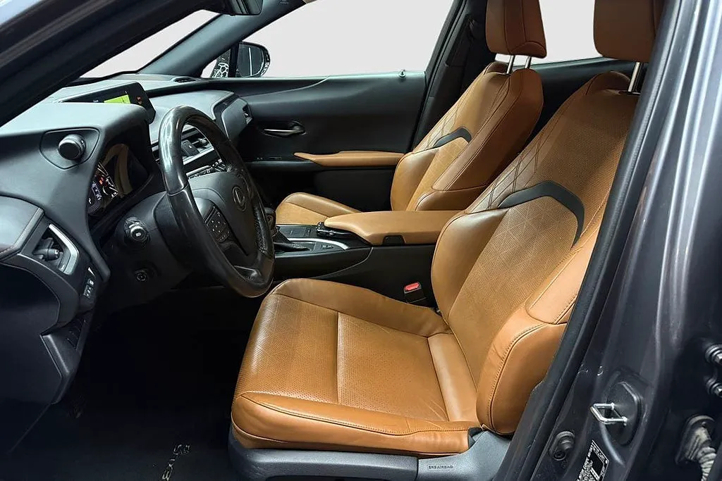Vehicle image 14