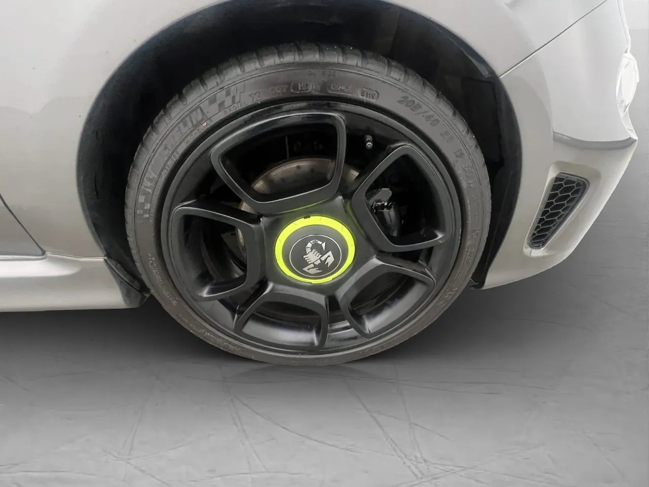 Vehicle image 25