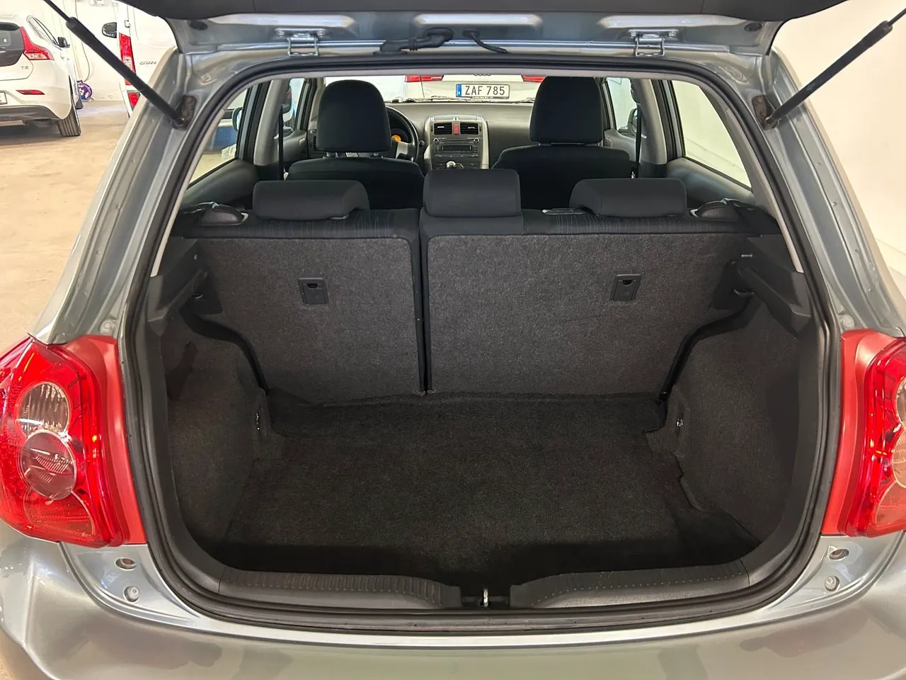 Vehicle image 16