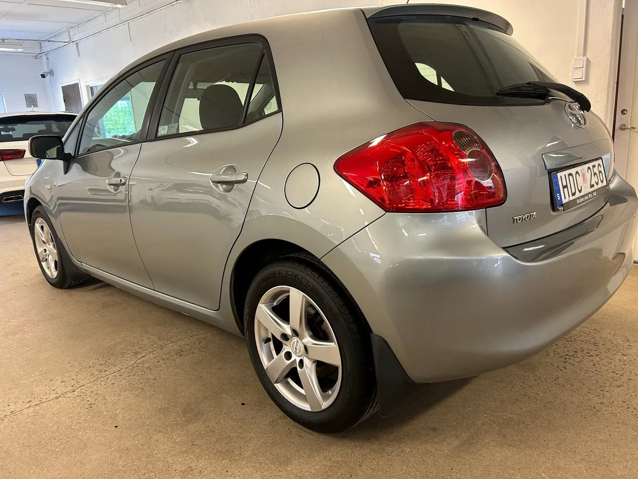 Vehicle image 6