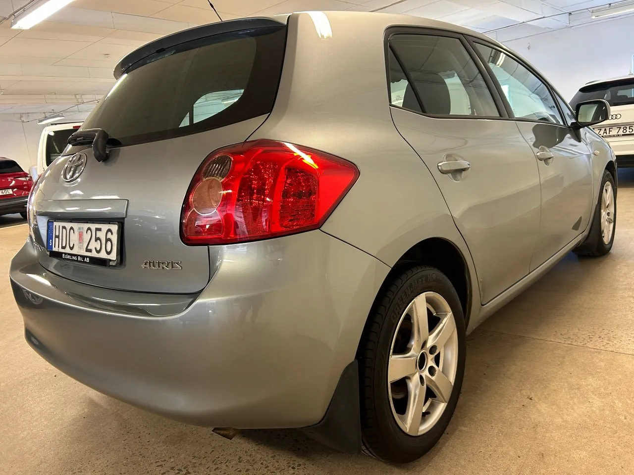 Vehicle image 4