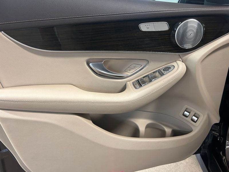 Mercedes GLC220 bild 4
