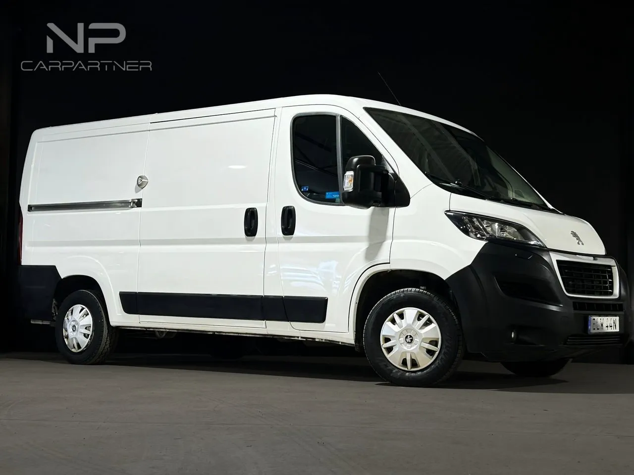 Vehicle image 4