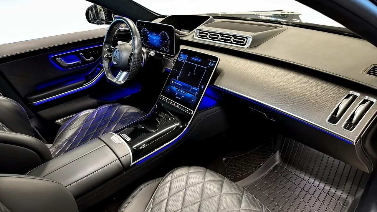 Vehicle image 15