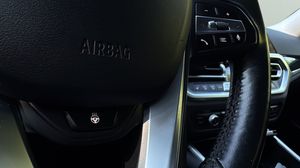 BMW 330 bild 11