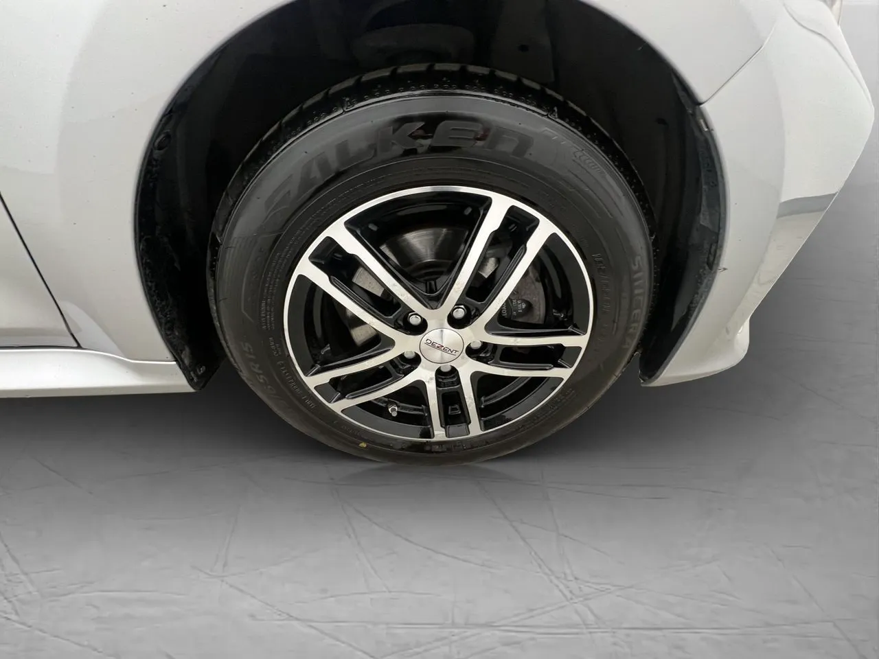Vehicle image 32