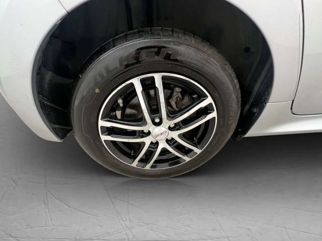 Vehicle image 30