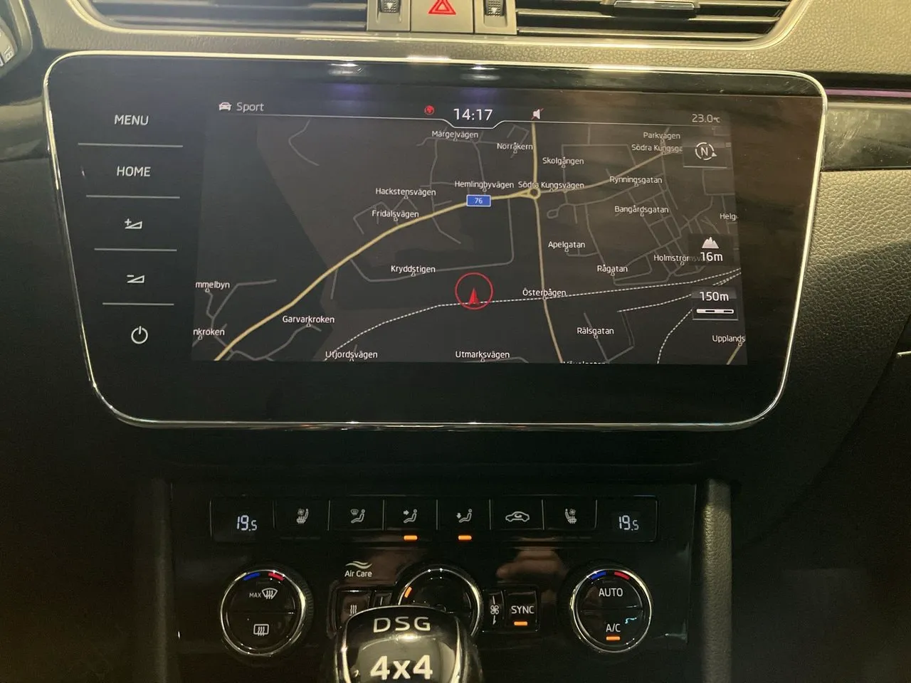 Vehicle image 15