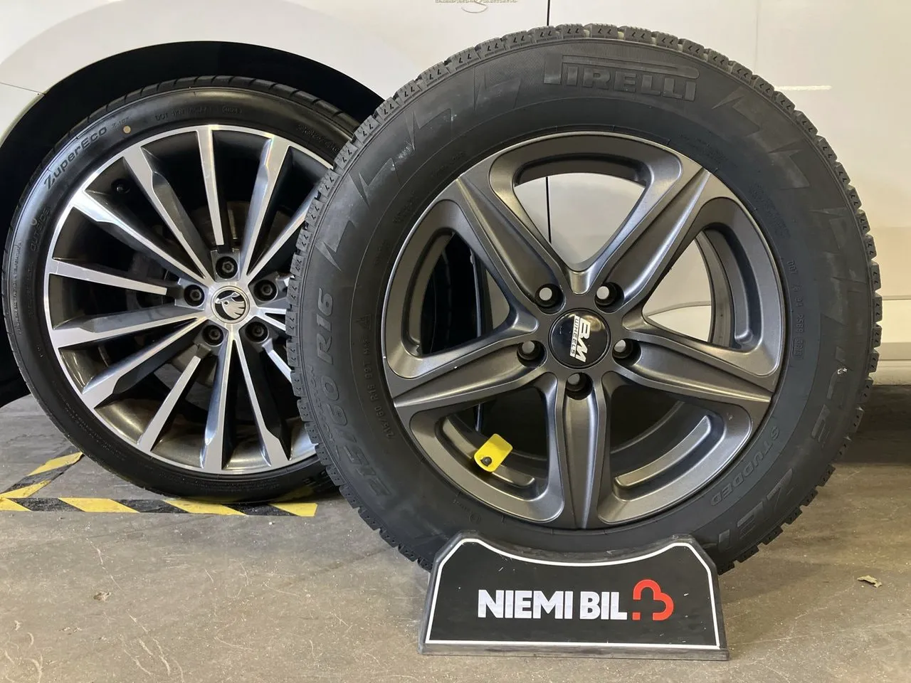 Vehicle image 18
