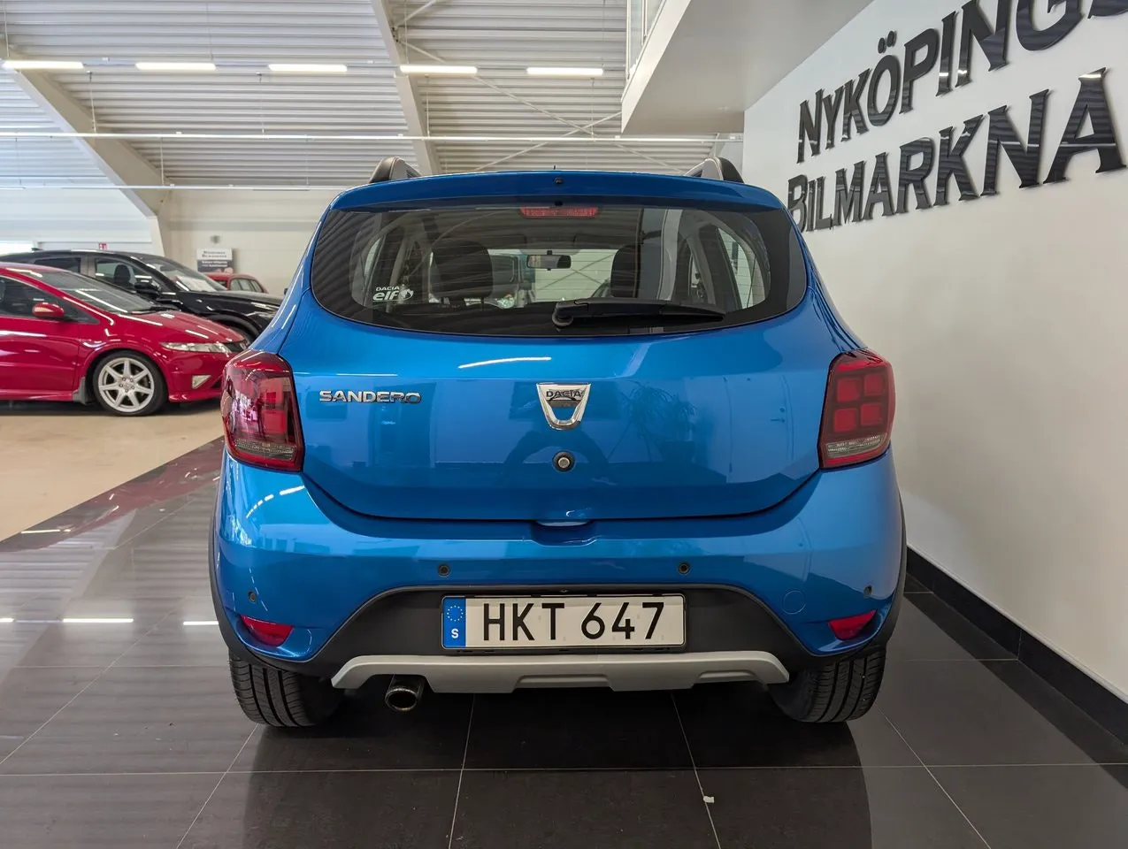 Vehicle image 4