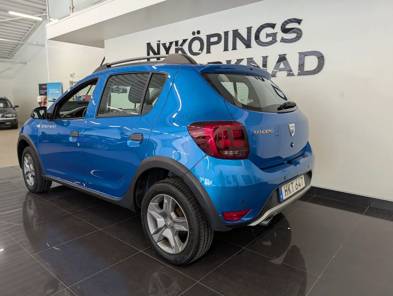 Vehicle image 3