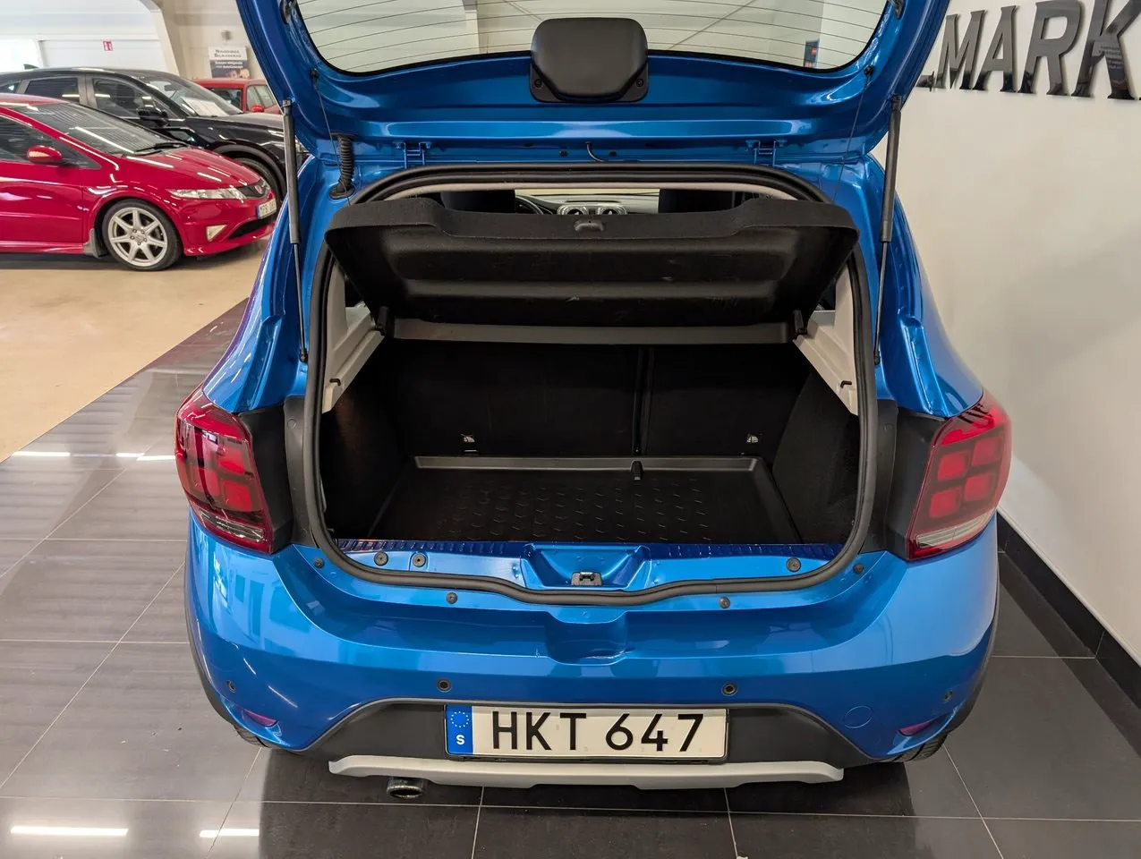 Vehicle image 5