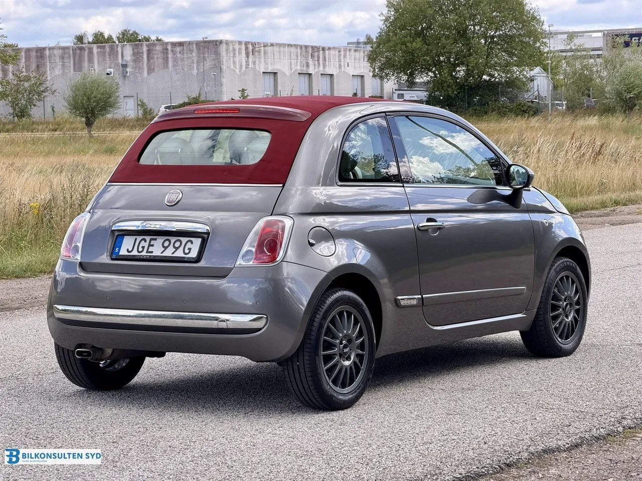 Vehicle image 19
