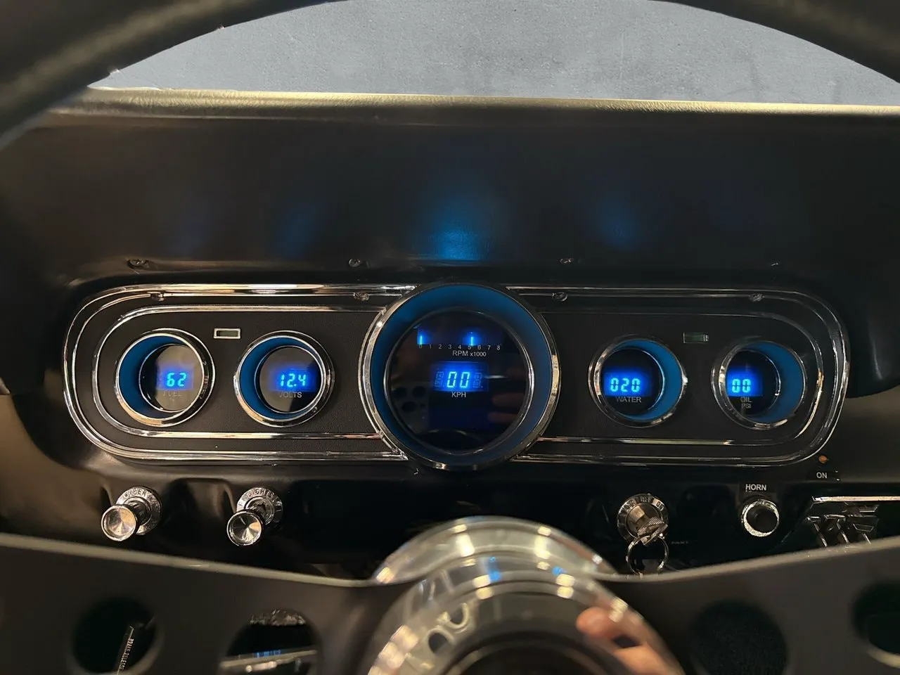 Vehicle image 15