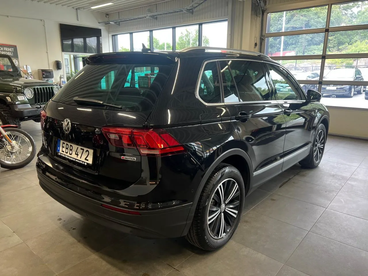 Vehicle image 6