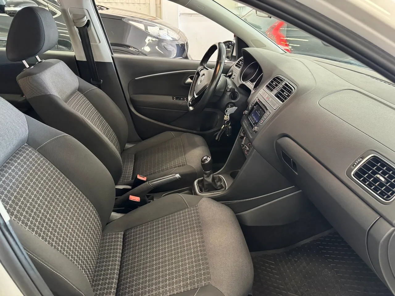 Vehicle image 14